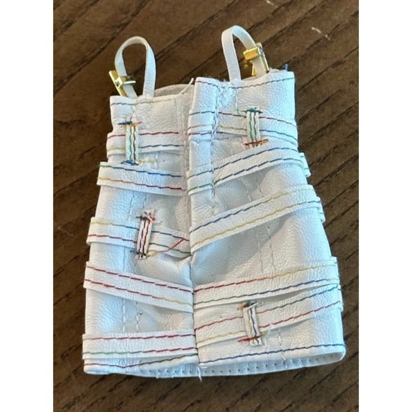 Rainbow High Amaya Raine Fantastic Fashion MGA 2023 White Dress Doll Accessory - Picture 2 of 2